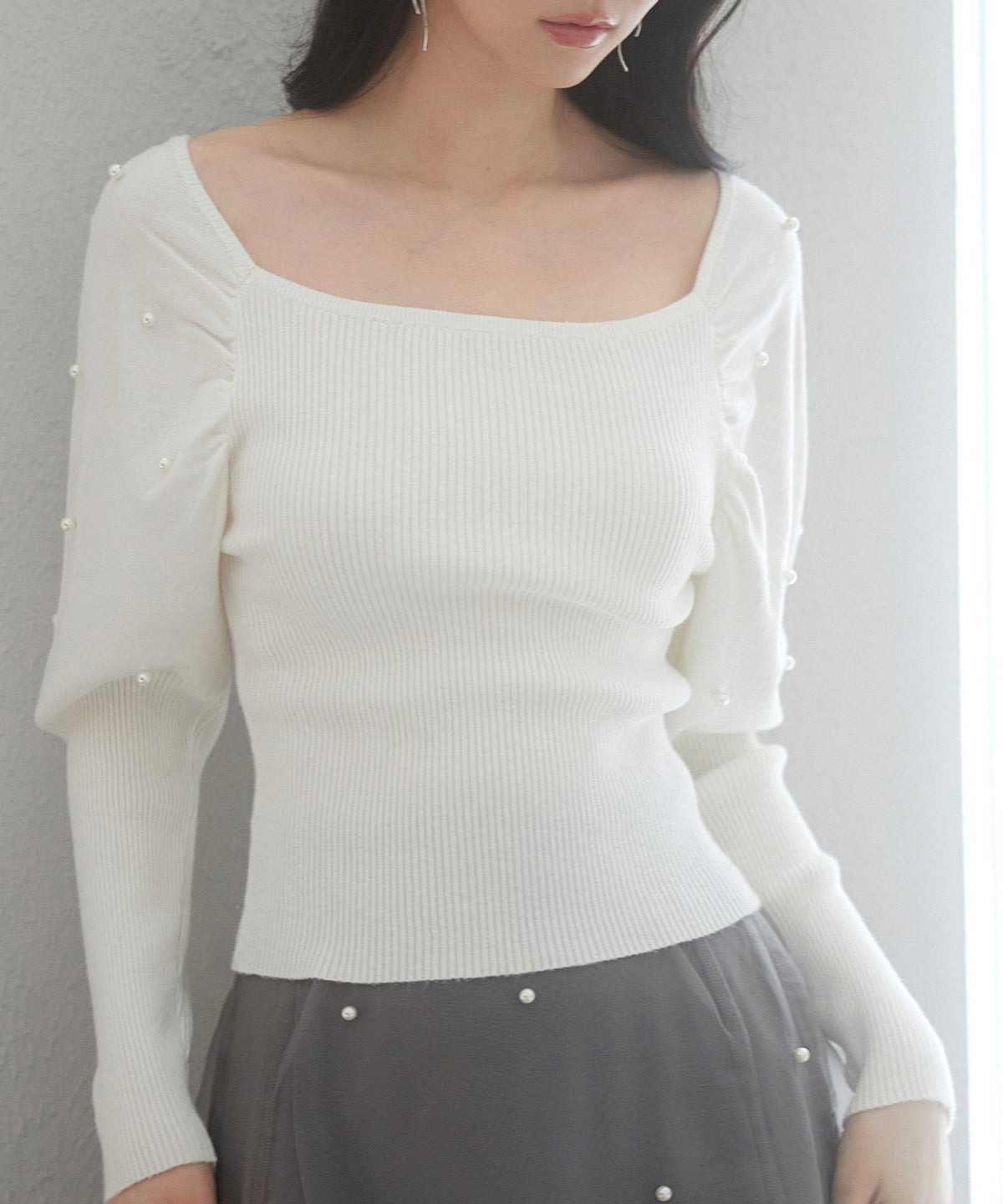 2-Way-Neck Pearl-Sleeve Fine-Knit Top OEM ODM reference 1