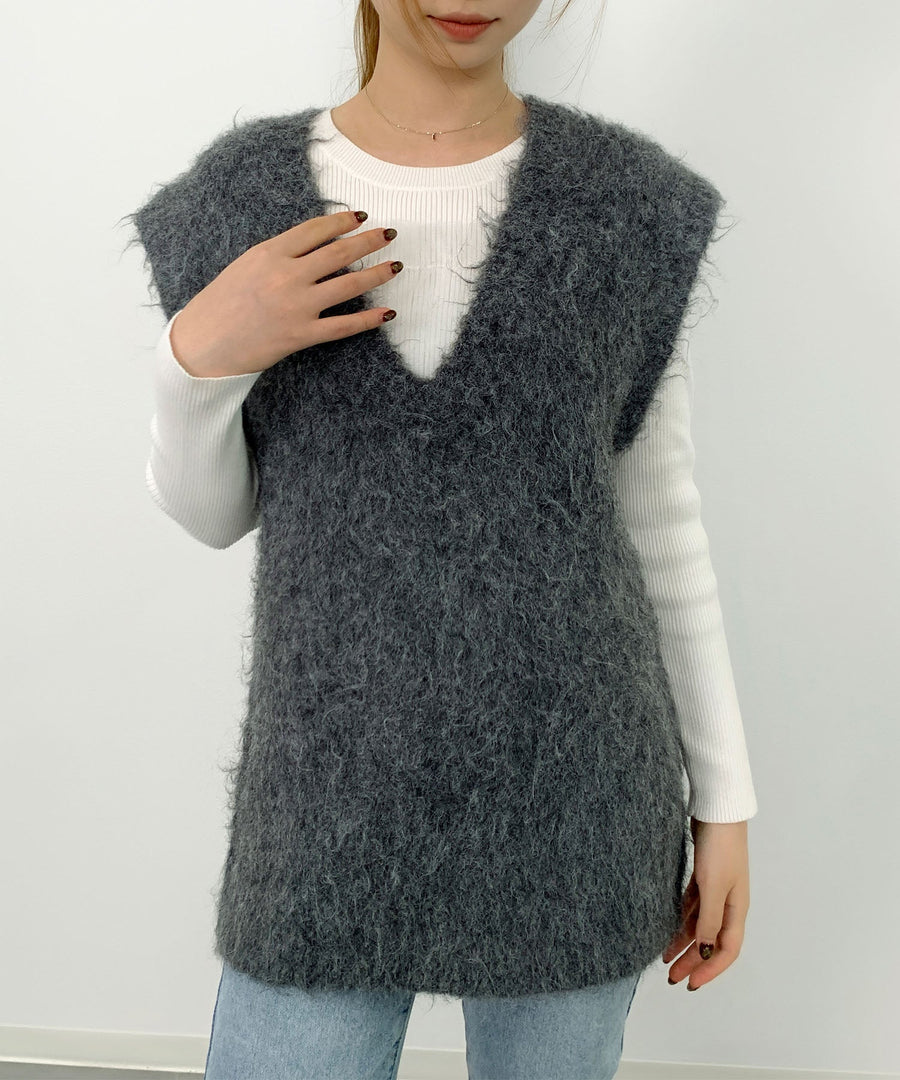 Oversized Shaggy V-Neck Knit Vest OEM ODM reference 1